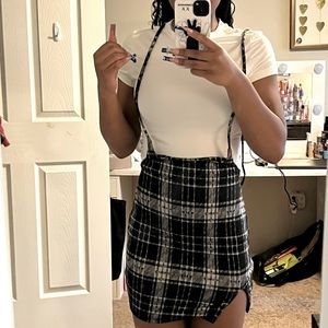 *never worn* black and white plaid skirt